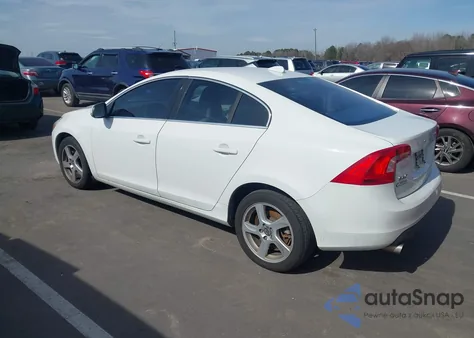 2013 Volvo S60 T5 z USA, uszkodzony, nr VIN YV1612FS4D2222637